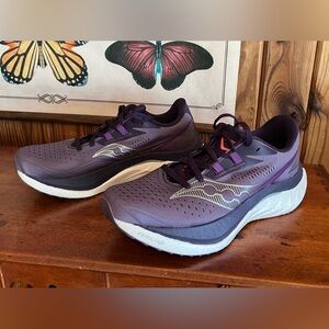 Women’s Saucony Endorphin Speed 4 Running Shoes, Size 8.5B, Nearly new